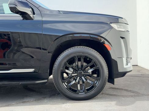 Certified 2023 Cadillac Escalade ESV Luxury image 10