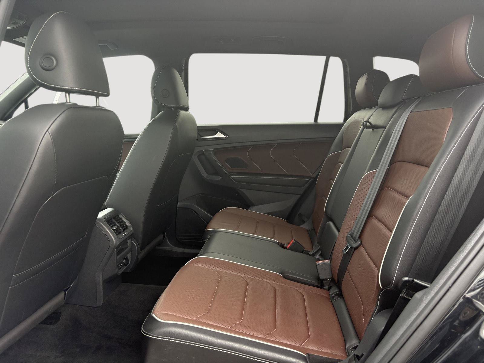 Used 2023 Volkswagen Tiguan SEL R-Line AWD/4WD image 6
