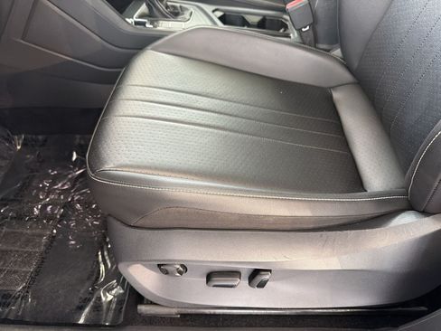 Used 2022 Volkswagen Tiguan SE FWD image 14
