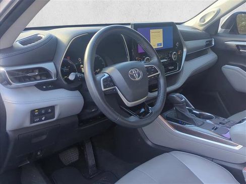 Used 2023 Toyota Highlander Platinum image 7