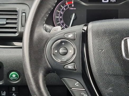 Used 2017 Honda Pilot Touring image 15