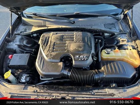 Used 2016 Chrysler 300 C RWD image 12