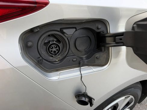 Used 2017 Toyota Prius Prime Premium FWD image 19