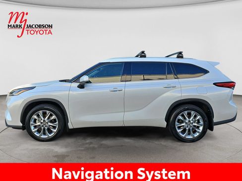 Used 2022 Toyota Highlander Limited FWD image 15