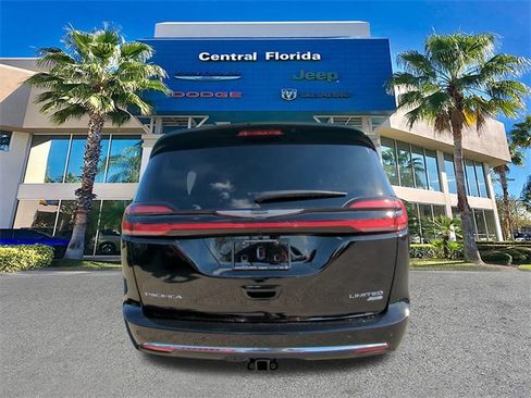 New 2026 Chrysler Pacifica Limited w/ Uconnect Theater Family Group image 6