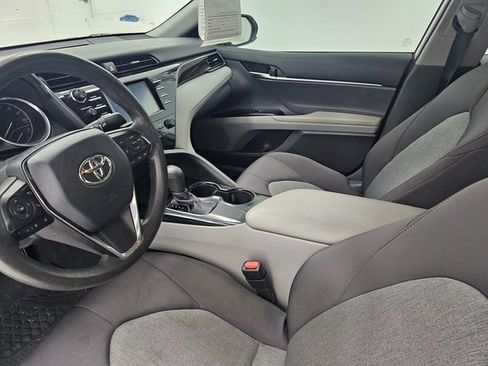 Used 2020 Toyota Camry LE image 6