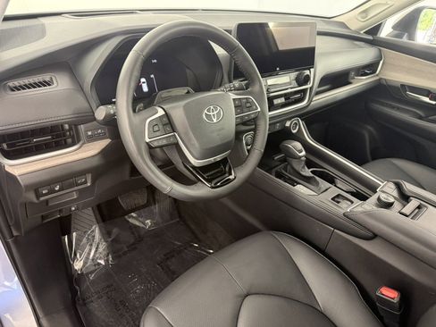 Used 2025 Toyota Grand Highlander AWD image 15