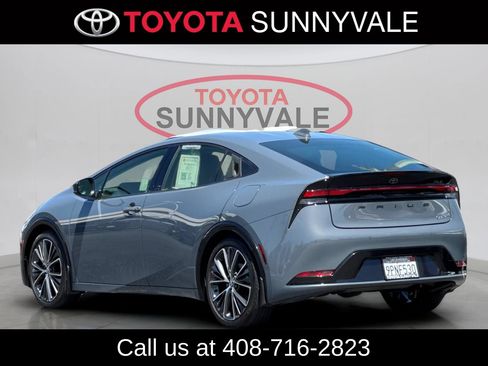 Used 2024 Toyota Prius XLE FWD image 7