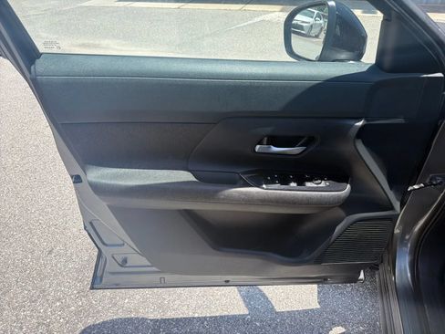 Used 2025 Nissan Kicks SV FWD image 11