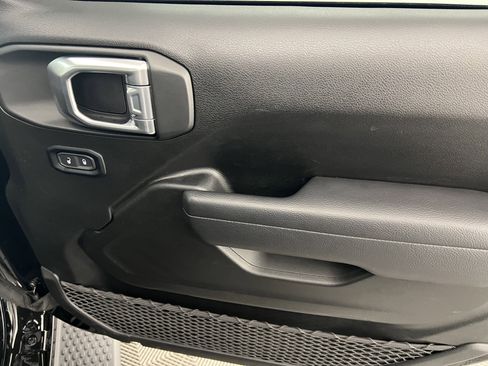 Used 2025 Jeep Wrangler Sport S image 24