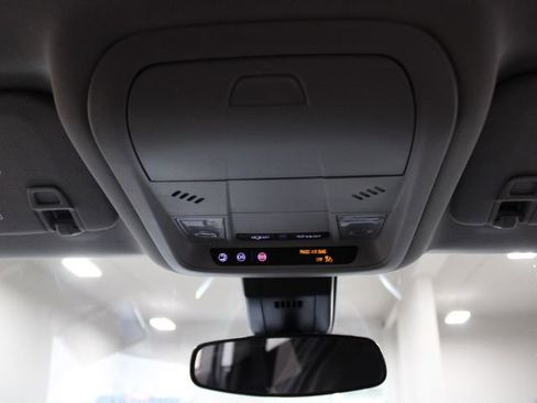 Used 2024 Chevrolet Equinox LT image 40