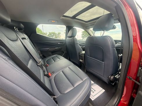 Used 2022 Chevrolet Bolt EUV Premier w/ Sun & Sound Package FWD image 21