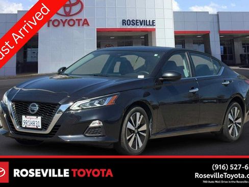 Used 2022 Nissan Altima 2.5 SV FWD image 1