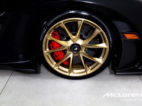 Used 2019 McLaren Senna RWD image 30