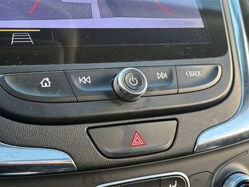 Used 2020 Chevrolet Equinox LT image 31