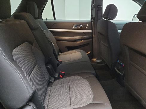 Used 2016 Ford Explorer XLT image 19