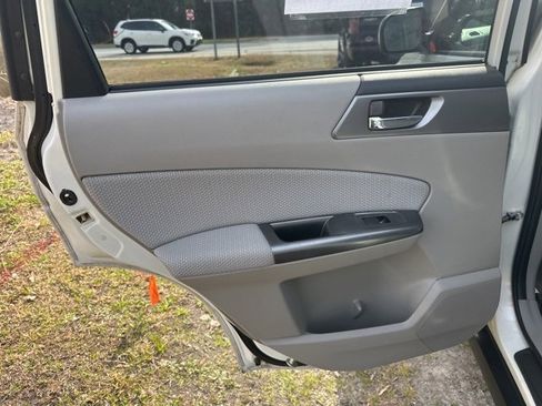 Used 2011 Subaru Forester 2.5X Premium image 9