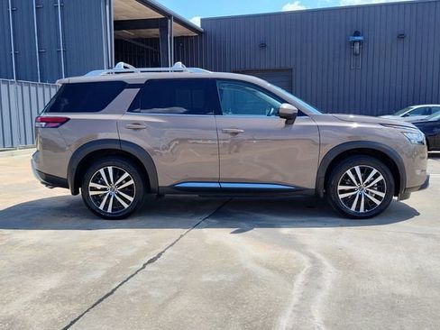 Used 2025 Nissan Pathfinder Platinum w/ Cargo Package image 11