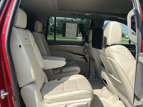 Used 2025 Cadillac Escalade ESV Sport Platinum AWD/4WD image 11