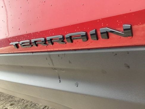 Used 2023 GMC Terrain SLE w/ Driver Convenience Package image 10