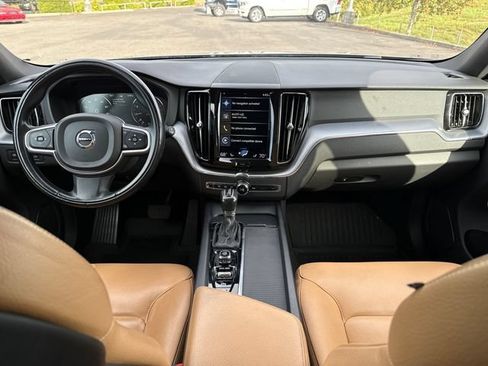 Used 2020 Volvo XC60 T5 Momentum w/ Protection Package AWD/4WD image 8