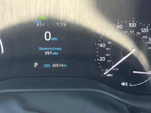 Used 2023 Toyota Sienna XSE FWD image 3