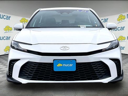 Used 2025 Toyota Camry SE image 2