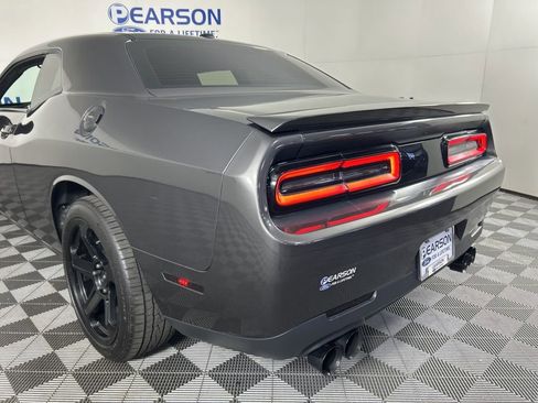 Used 2017 Dodge Challenger R/T image 18