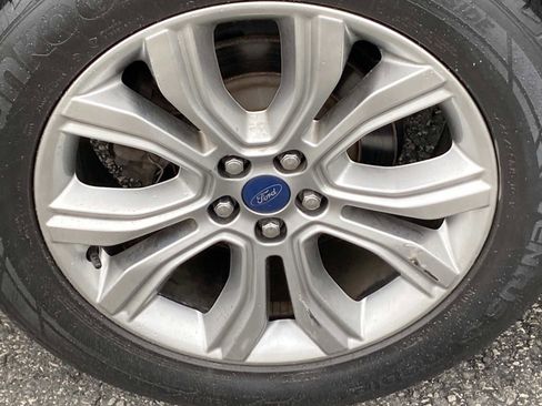 Used 2019 Ford Edge Titanium w/ Equipment Group 301A AWD/4WD image 25