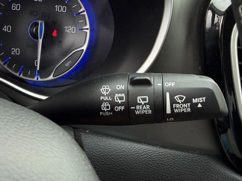 Used 2023 Chrysler Pacifica Touring-L FWD image 17