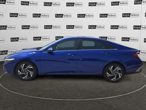 Used 2024 Hyundai Elantra SEL w/ Convenience Package FWD image 3