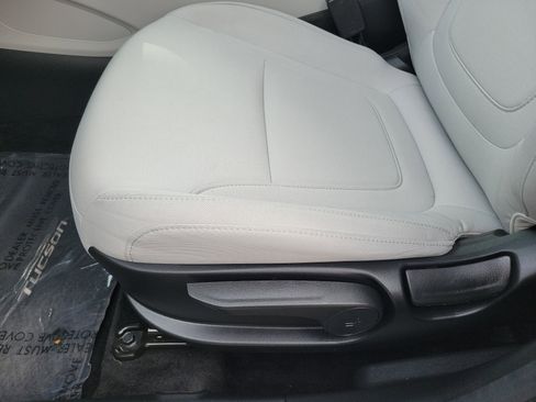 Certified 2025 Hyundai Tucson SE image 21