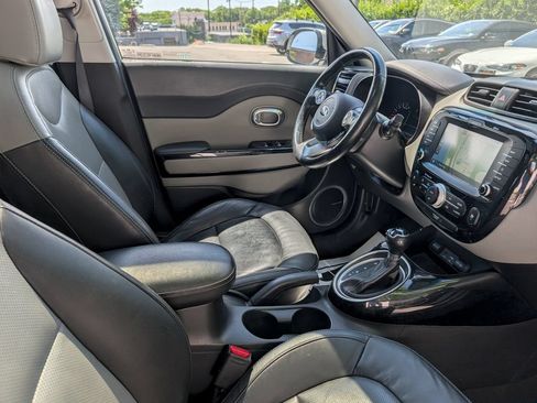 Used 2018 Kia Soul + w/ + Primo LIT Package FWD image 15
