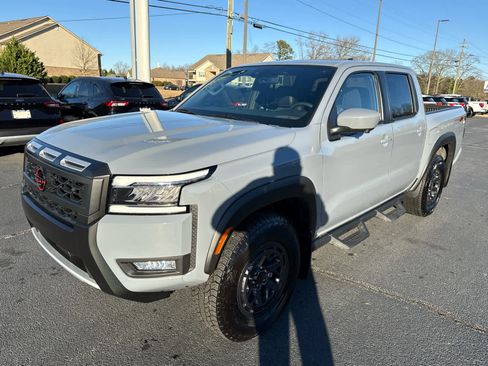 Used 2025 Nissan Frontier PRO-4X w/ Pro Premium Package image 4