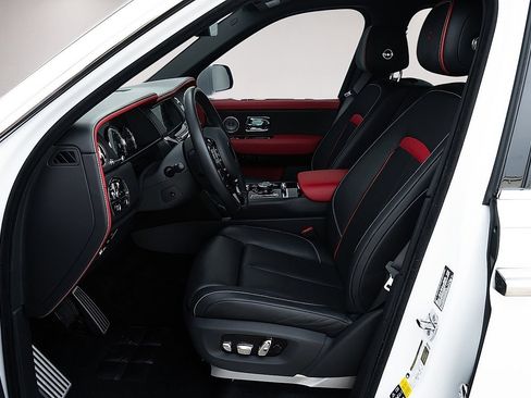 Used 2022 Rolls-Royce Cullinan AWD/4WD image 34