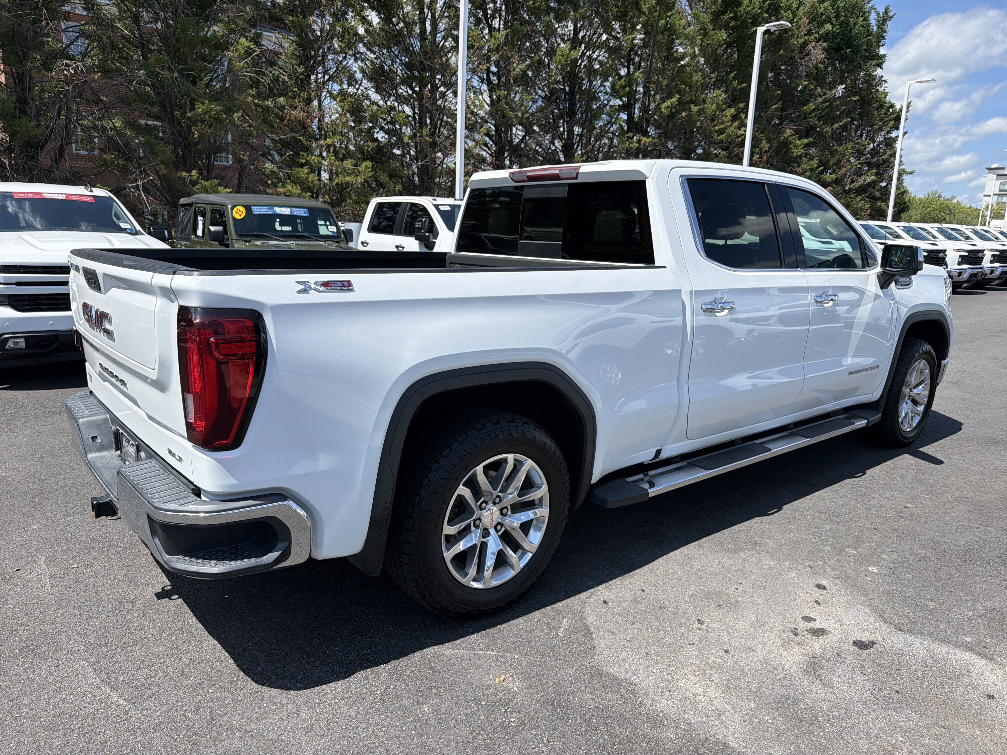 Used 2021 GMC Sierra 1500 SLT w/ SLT Premium Package AWD/4WD image 9