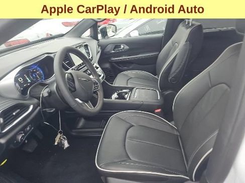 Used 2026 Chrysler Pacifica Limited FWD image 10