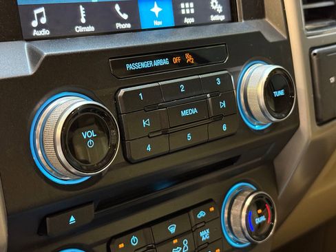 Used 2018 Ford F150 Lariat w/ Equipment Group 502A Luxury image 31