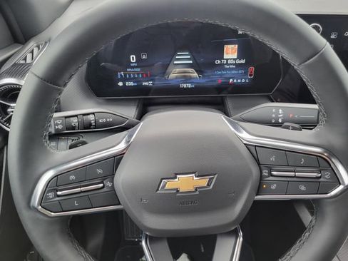 Used 2025 Chevrolet Equinox LT w/ Convenience Package II image 14