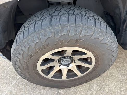 Used 2017 Toyota Tacoma SR image 2