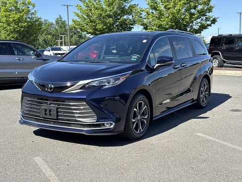 Used 2026 Toyota Sienna Platinum AWD/4WD image 5