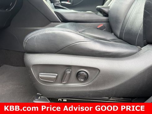 Used 2021 Toyota Venza Limited image 6