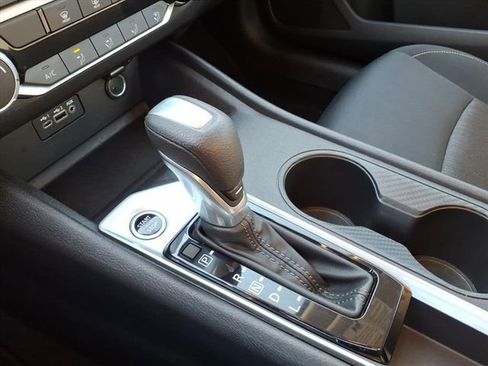 Used 2025 Nissan Altima 2.5 SV FWD image 24