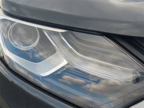 Used 2020 Chevrolet Equinox LS w/ LS Convenience Package image 9