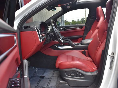 Used 2023 Porsche Cayenne Turbo w/ Premium Package Plus image 13