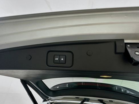 Used 2025 Nissan Pathfinder SV image 30