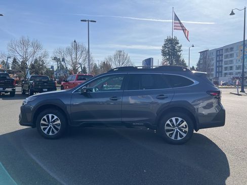 Used 2025 Subaru Outback Premium image 2
