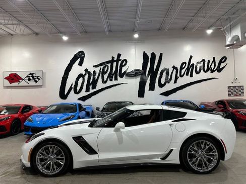 Used 2016 Chevrolet Corvette Z06 w/ 3LZ Preferred Equipment Group image 2