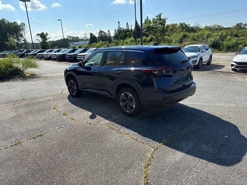 Used 2024 Nissan Rogue SV FWD image 14