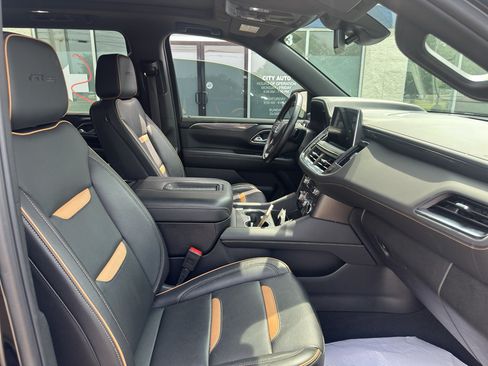 Used 2024 GMC Yukon XL AT4 w/ AT4 Premium Plus Package AWD/4WD image 10